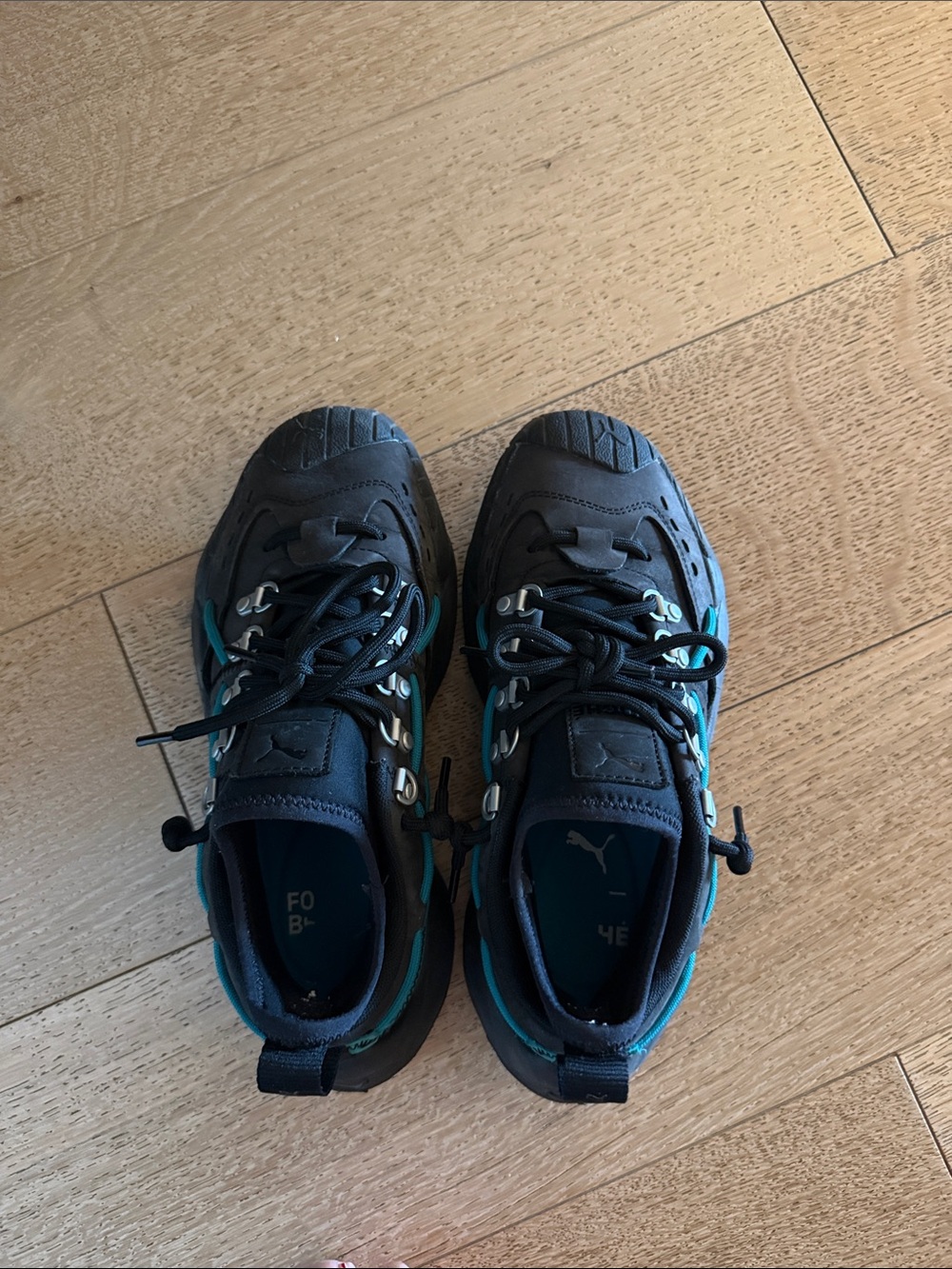 Size 6.5 US puma runners